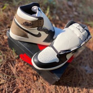 Air Jordan Retro 1 Mocha Size 9.5 In Hand